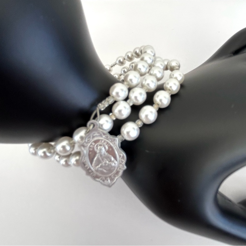Pearl Seed Bead Coil Bracelet with Religious Charms Vtg